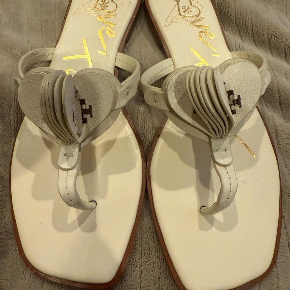 Tory Burch Heart Thong Sandal size 7